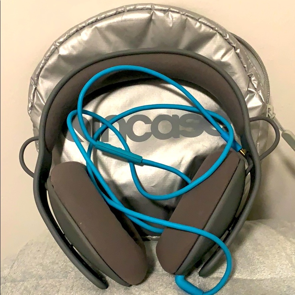 InCase headphones